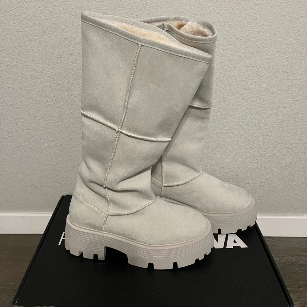 Fashion Nova White Winter Rain Boots with Chunky Sole - Picture 1 of 5